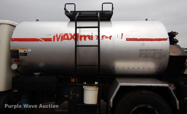 image for item DL6315 1992 International 4900  oil distributor truck