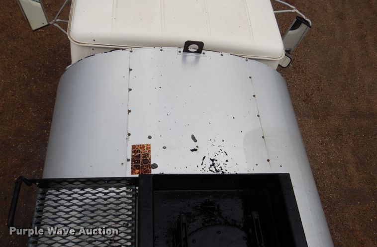 image for item DL6315 1992 International 4900  oil distributor truck