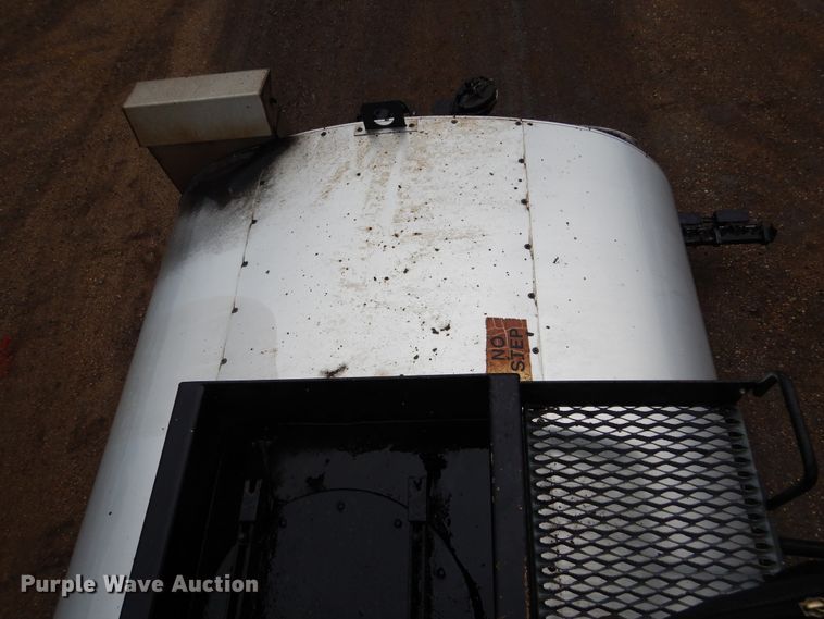 image for item DL6315 1992 International 4900  oil distributor truck