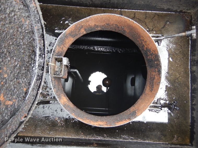 image for item DL6315 1992 International 4900  oil distributor truck