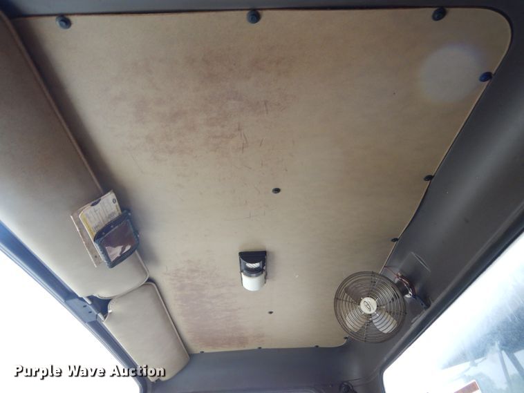 image for item DL6315 1992 International 4900  oil distributor truck