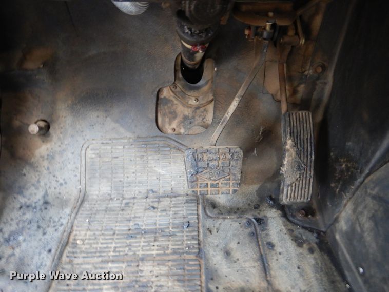 image for item DL6315 1992 International 4900  oil distributor truck