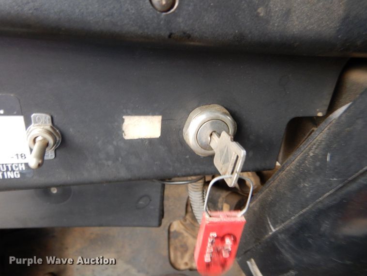 image for item DL6315 1992 International 4900  oil distributor truck