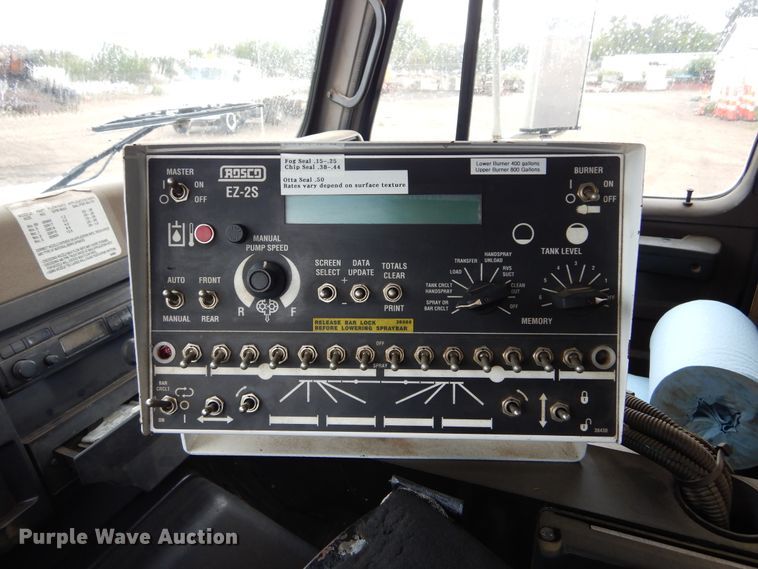 image for item DL6315 1992 International 4900  oil distributor truck