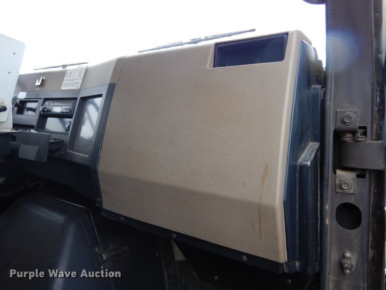 image for item DL6315 1992 International 4900  oil distributor truck