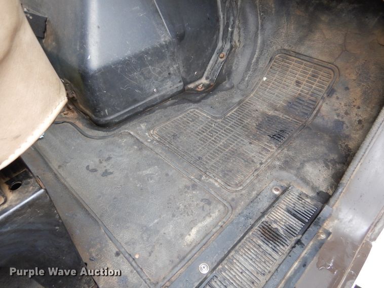 image for item DL6315 1992 International 4900  oil distributor truck