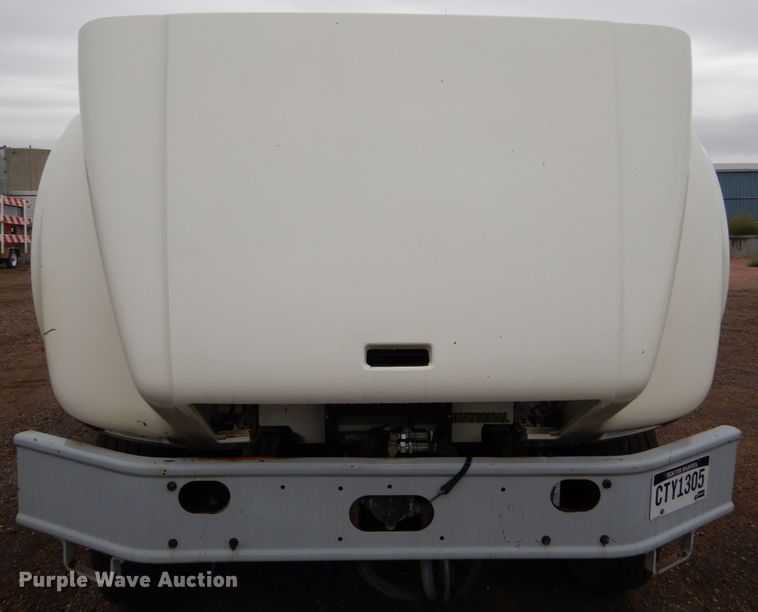 image for item DL6315 1992 International 4900  oil distributor truck