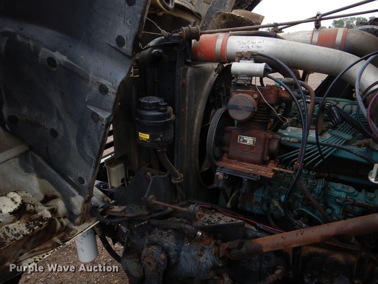 image for item DL6315 1992 International 4900  oil distributor truck