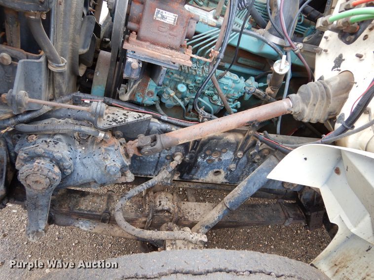 image for item DL6315 1992 International 4900  oil distributor truck