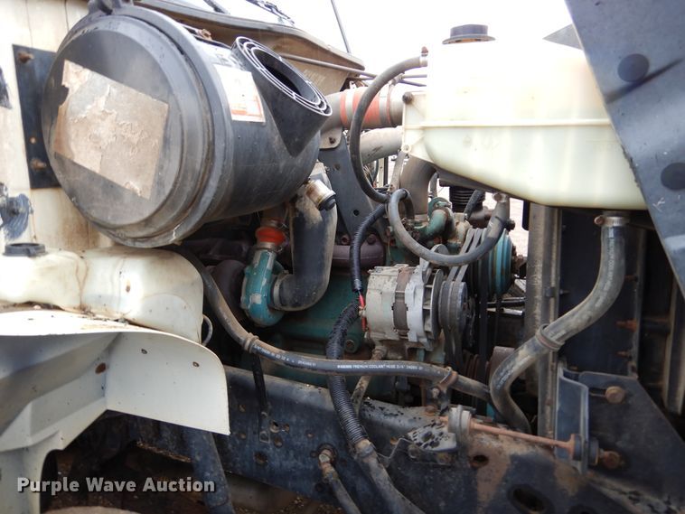 image for item DL6315 1992 International 4900  oil distributor truck