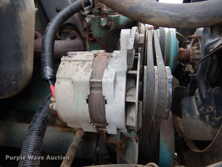 image for item DL6315 1992 International 4900  oil distributor truck