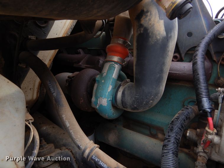 image for item DL6315 1992 International 4900  oil distributor truck