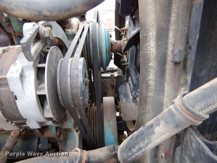 image for item DL6315 1992 International 4900  oil distributor truck