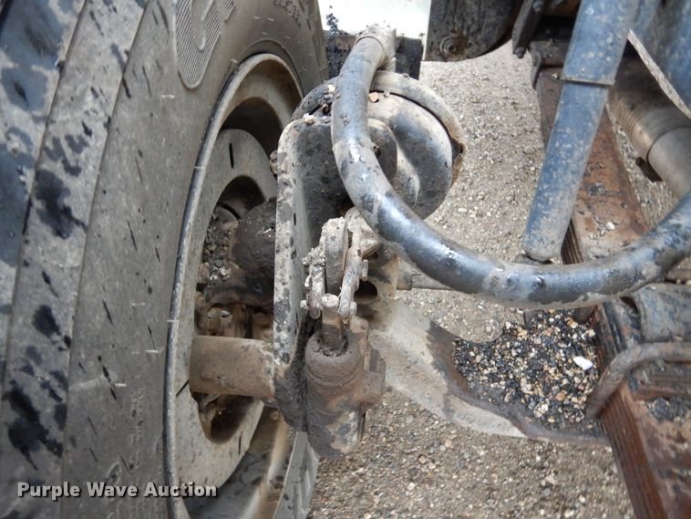 image for item DL6315 1992 International 4900  oil distributor truck