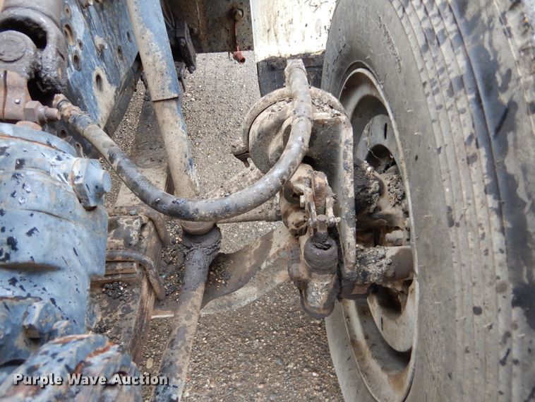 image for item DL6315 1992 International 4900  oil distributor truck