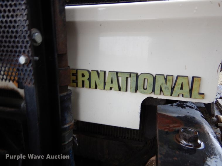 image for item DL6315 1992 International 4900  oil distributor truck