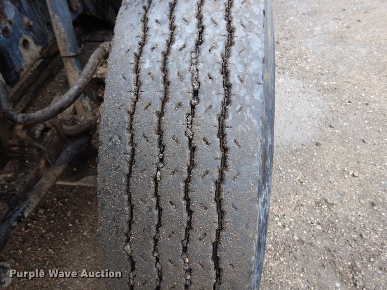 image for item DL6315 1992 International 4900  oil distributor truck