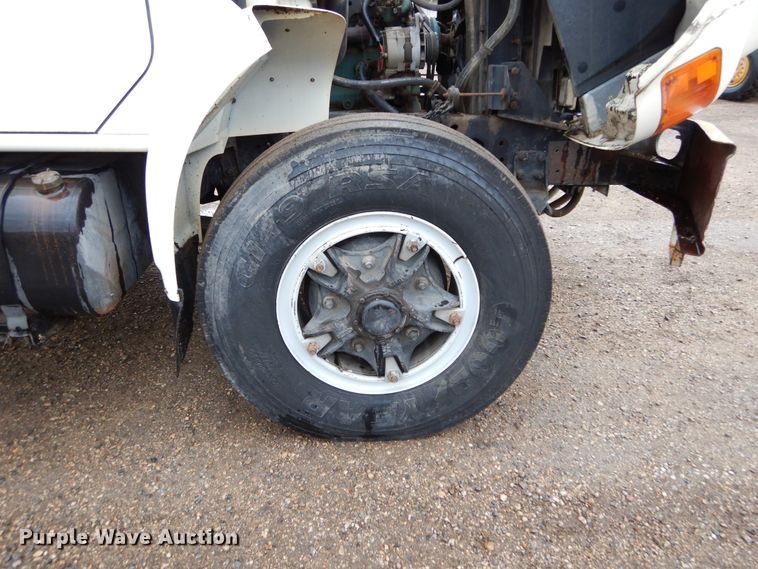 image for item DL6315 1992 International 4900  oil distributor truck