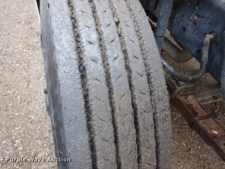 image for item DL6315 1992 International 4900  oil distributor truck