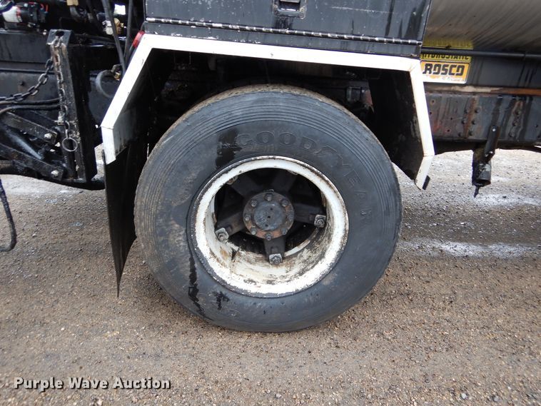 image for item DL6315 1992 International 4900  oil distributor truck