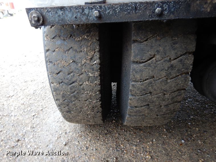 image for item DL6315 1992 International 4900  oil distributor truck