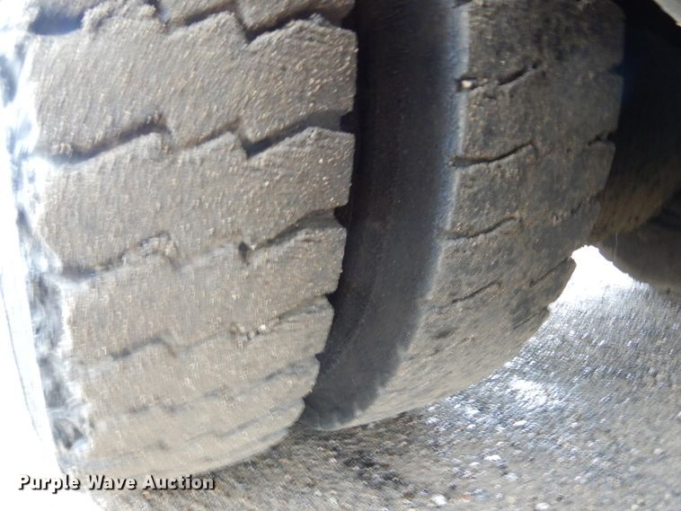 image for item DL6315 1992 International 4900  oil distributor truck