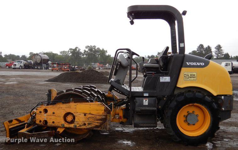 image for item DL6319 2010 Volvo SD45F  single drum vibratory roller