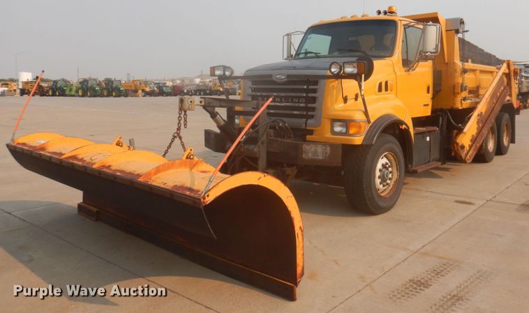 image for item JZ9849 2001 Sterling LT9500  dump truck