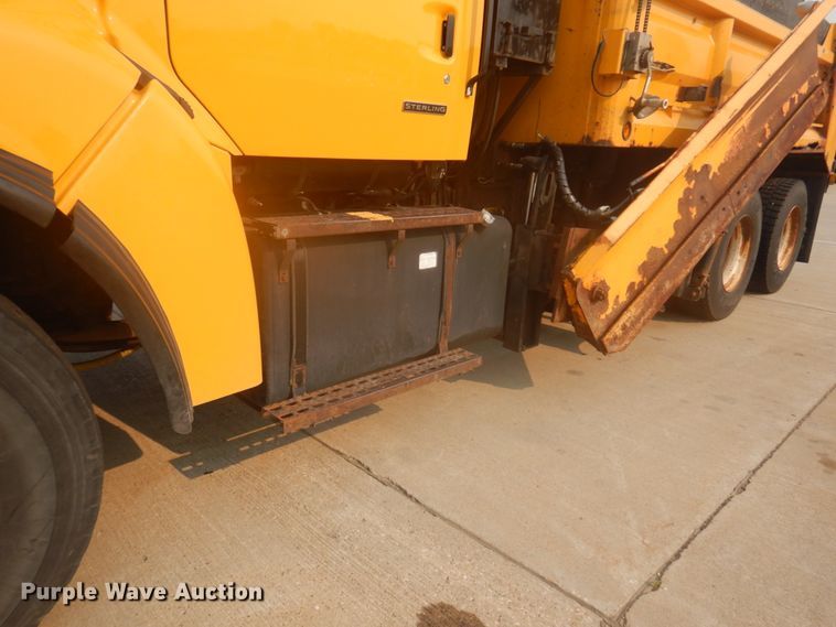 image for item JZ9849 2001 Sterling LT9500  dump truck