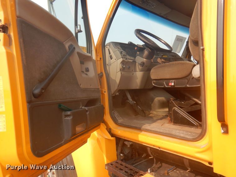 image for item JZ9849 2001 Sterling LT9500  dump truck