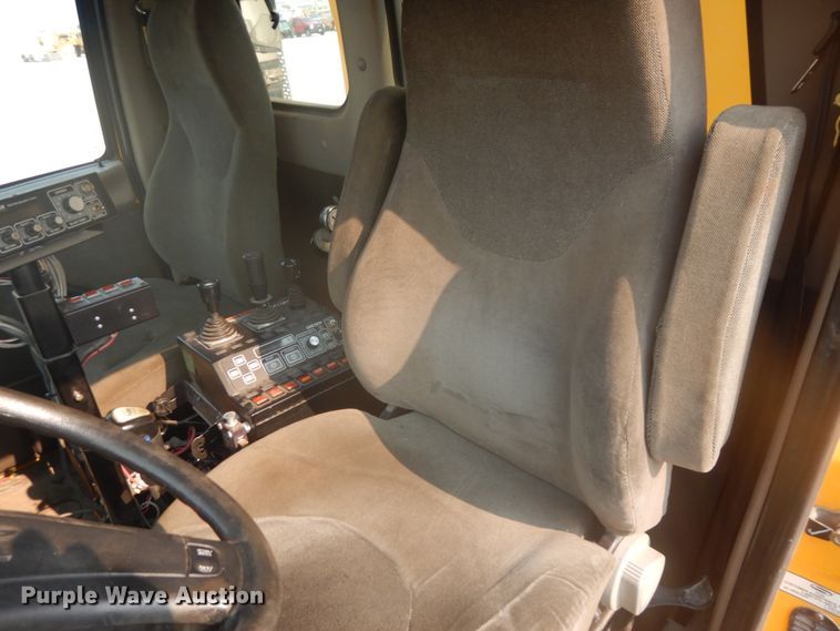 image for item JZ9849 2001 Sterling LT9500  dump truck