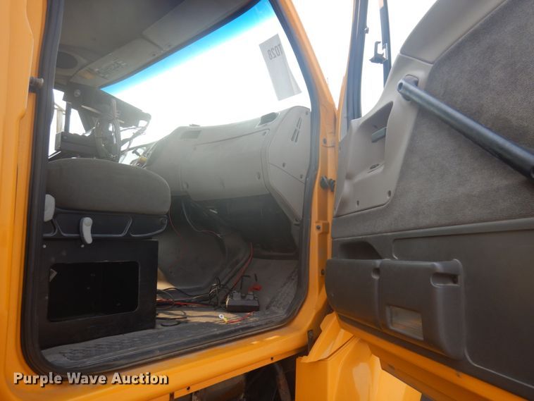 image for item JZ9849 2001 Sterling LT9500  dump truck