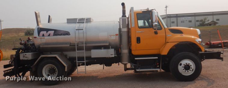 image for item JZ9851 2012 International WorkStar 7400  oil distributor truck