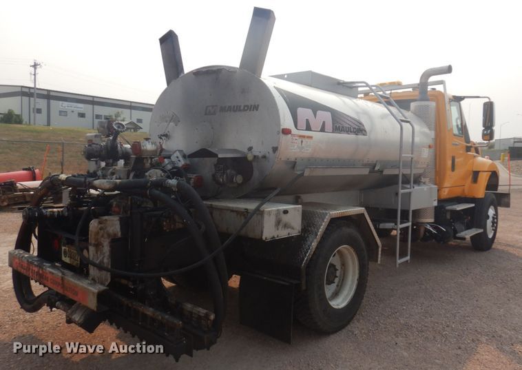 image for item JZ9851 2012 International WorkStar 7400  oil distributor truck