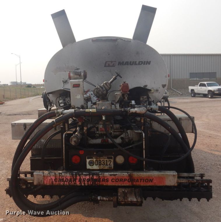 image for item JZ9851 2012 International WorkStar 7400  oil distributor truck