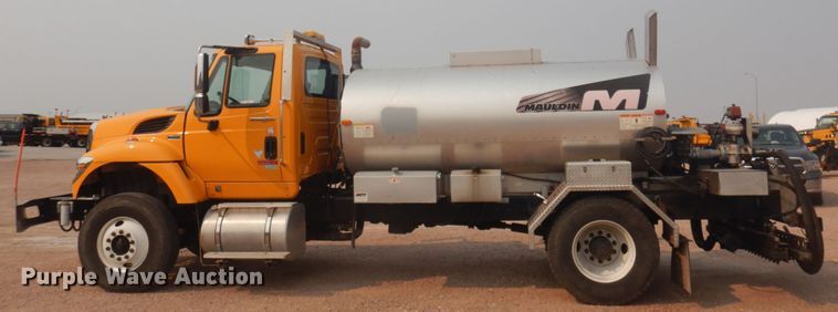 image for item JZ9851 2012 International WorkStar 7400  oil distributor truck