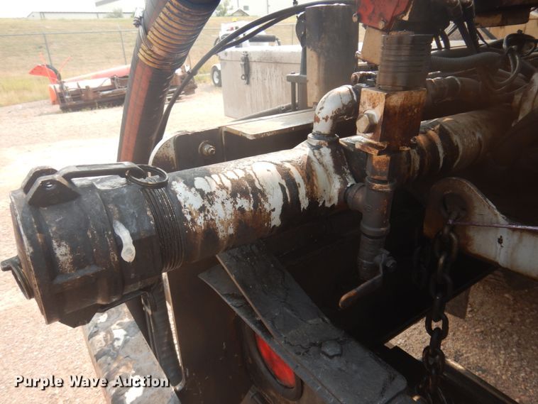 image for item JZ9851 2012 International WorkStar 7400  oil distributor truck