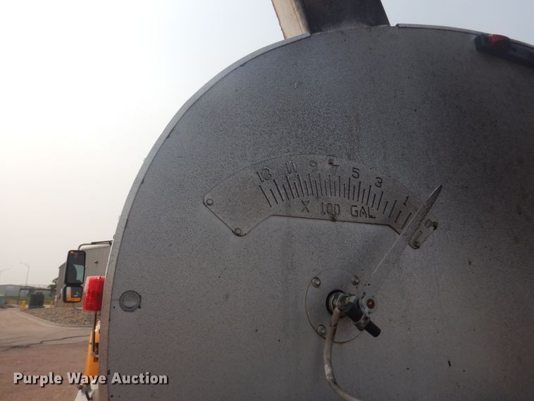 image for item JZ9851 2012 International WorkStar 7400  oil distributor truck