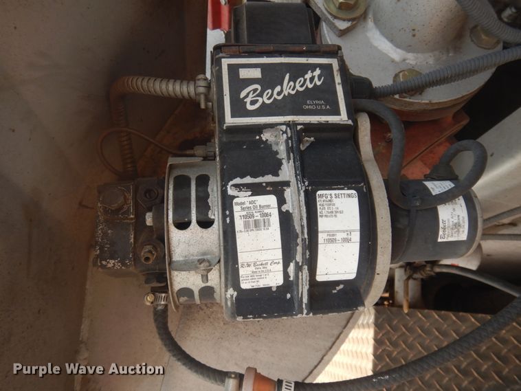 image for item JZ9851 2012 International WorkStar 7400  oil distributor truck