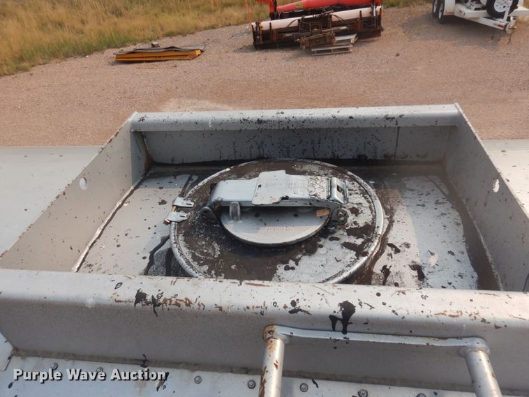 image for item JZ9851 2012 International WorkStar 7400  oil distributor truck