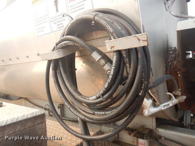 image for item JZ9851 2012 International WorkStar 7400  oil distributor truck