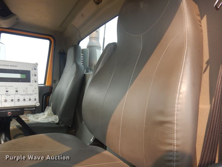 image for item JZ9851 2012 International WorkStar 7400  oil distributor truck