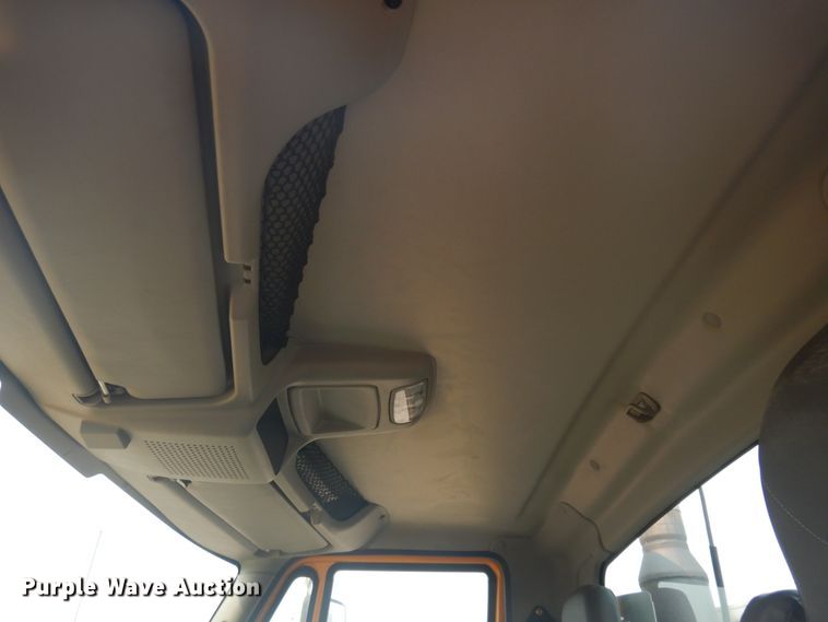 image for item JZ9851 2012 International WorkStar 7400  oil distributor truck