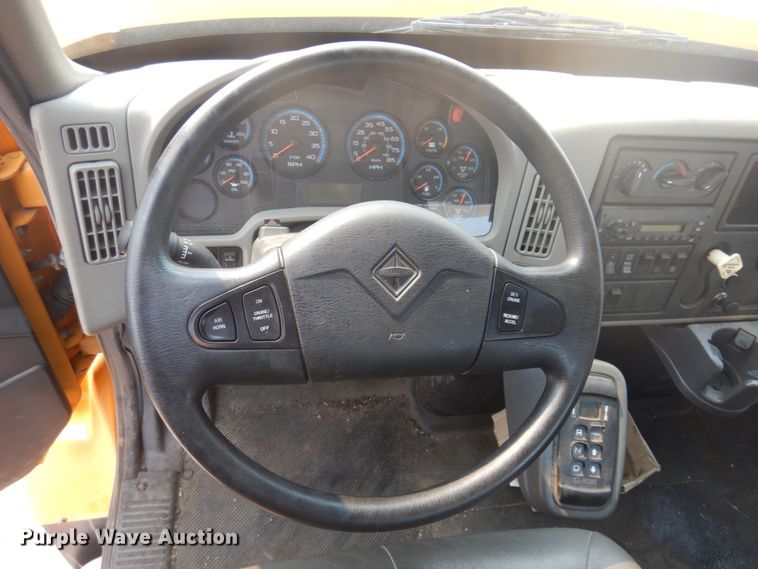 image for item JZ9851 2012 International WorkStar 7400  oil distributor truck