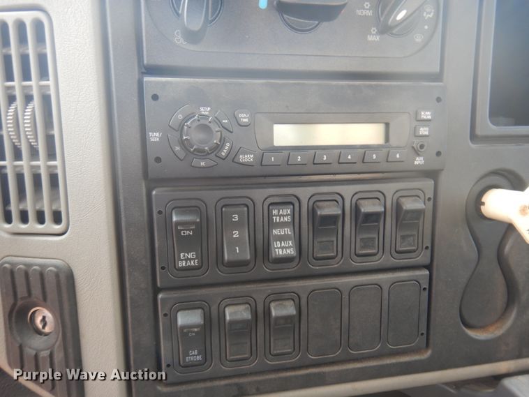 image for item JZ9851 2012 International WorkStar 7400  oil distributor truck