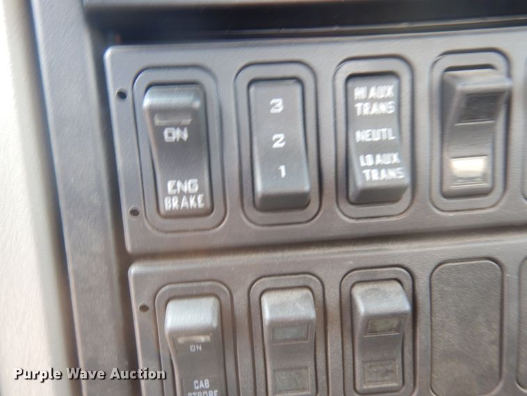 image for item JZ9851 2012 International WorkStar 7400  oil distributor truck