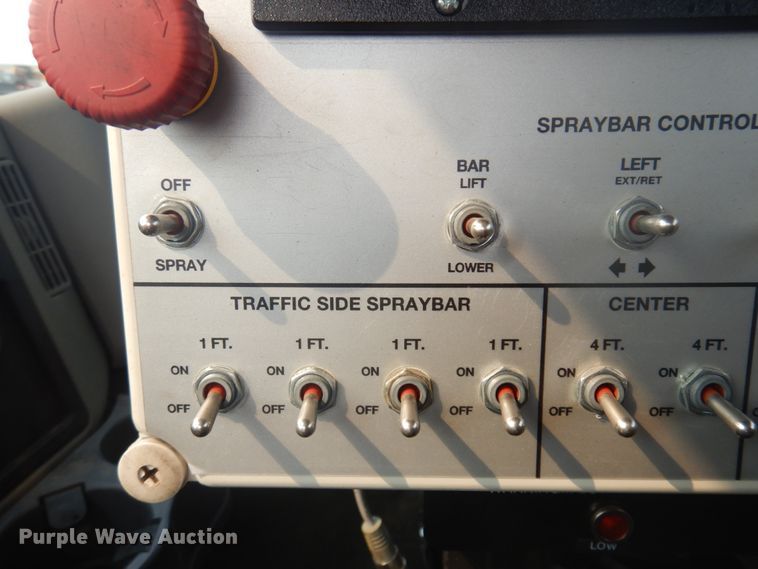 image for item JZ9851 2012 International WorkStar 7400  oil distributor truck