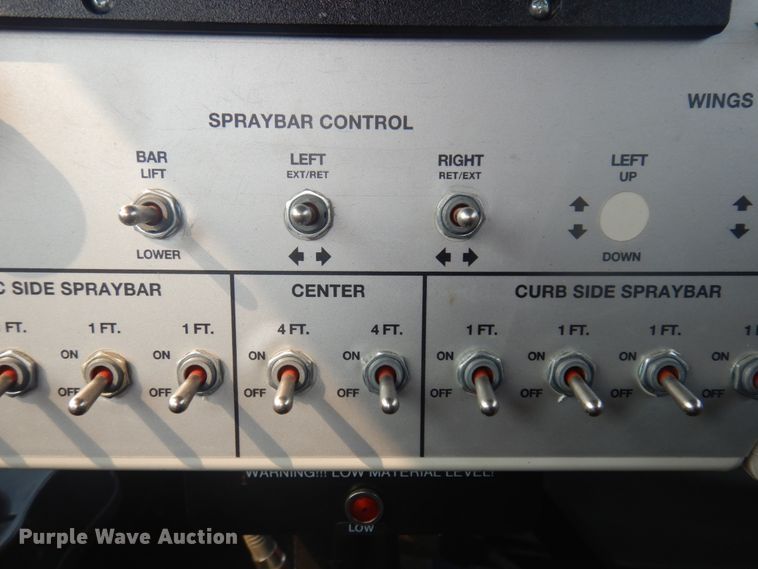 image for item JZ9851 2012 International WorkStar 7400  oil distributor truck