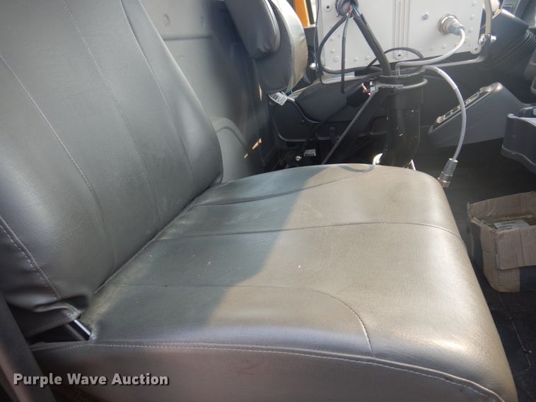 image for item JZ9851 2012 International WorkStar 7400  oil distributor truck