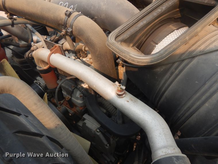 image for item JZ9851 2012 International WorkStar 7400  oil distributor truck